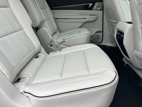 New 2026 Buick Enclave Avenir w/ Super Cruise Package FWD image 16