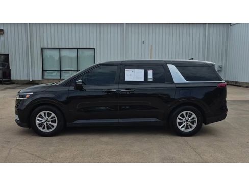 Used 2022 Kia Carnival LX image 5