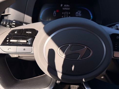 Used 2024 Hyundai Elantra SE image 16