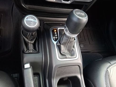 Used 2021 Jeep Wrangler Unlimited Sahara w/ LED Lighting Group AWD/4WD image 15