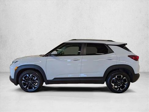 Used 2021 Chevrolet TrailBlazer LT w/ Sun and Liftgate Package FWD image 9