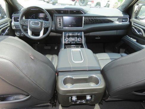 Used 2024 GMC Yukon XL Denali w/ Denali Reserve Package AWD/4WD image 24
