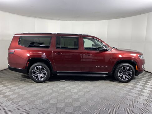 Used 2024 Jeep Wagoneer L Series II AWD/4WD image 7