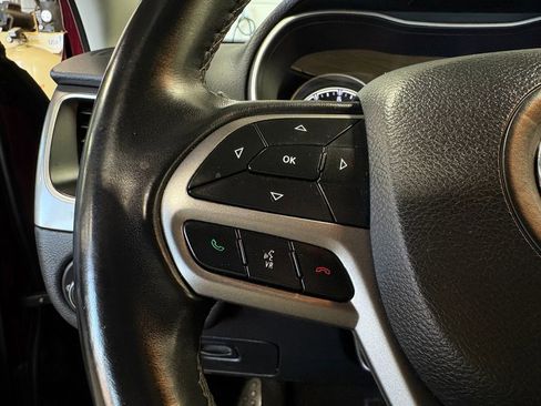Used 2019 Jeep Cherokee Latitude AWD/4WD image 14