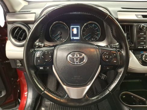 Used 2018 Toyota RAV4 XLE image 17