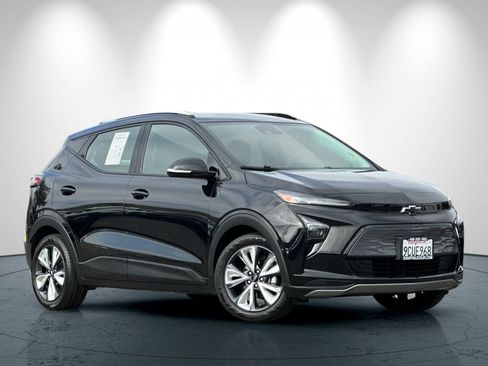 Used 2022 Chevrolet Bolt EUV LT w/ Convenience Package image 2