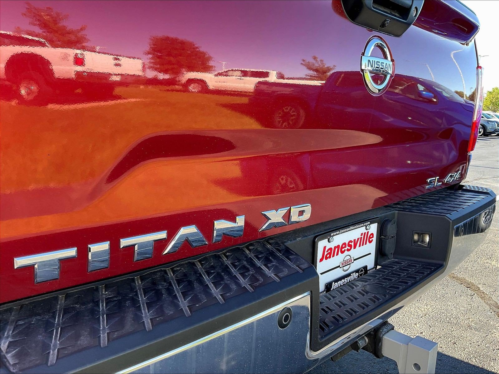 Used 2016 Nissan Titan SL AWD/4WD image 4