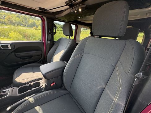 Used 2024 Jeep Wrangler Unlimited Sport AWD/4WD image 31