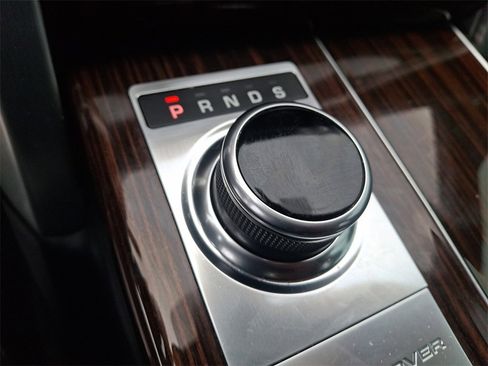 Used 2017 Land Rover Range Rover HSE image 16