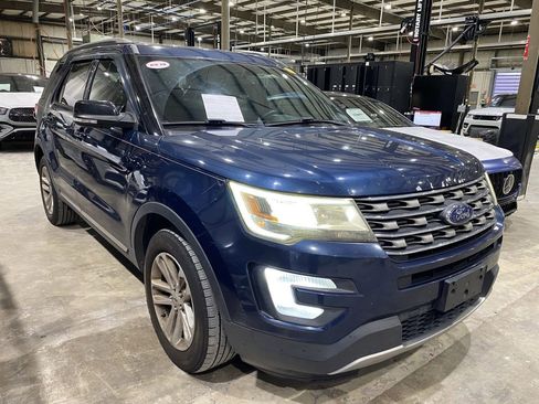 Used 2017 Ford Explorer XLT w/ Equipment Group 201A FWD image 1