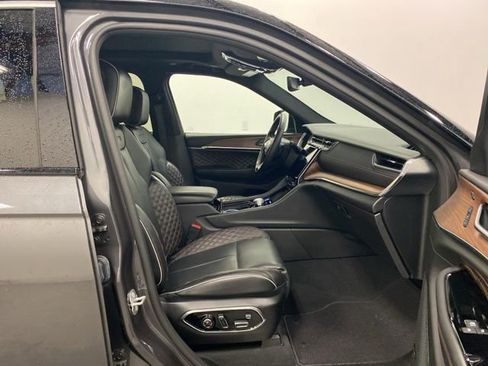 Used 2023 Jeep Grand Cherokee Summit w/ Luxury Tech Group V AWD/4WD image 26