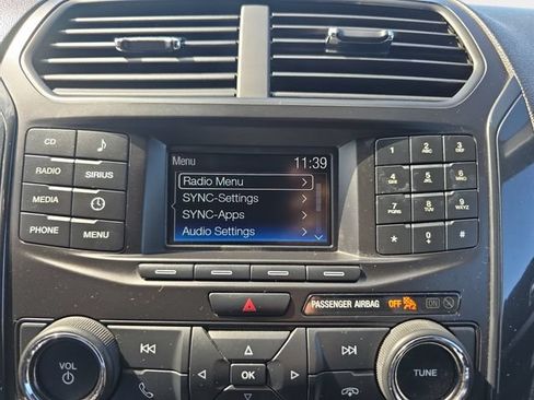 Used 2017 Ford Explorer XLT AWD/4WD image 24