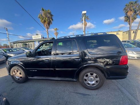 Used 2006 Lincoln Navigator Luxury RWD image 4