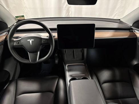 Used 2022 Tesla Model Y Long Range AWD/4WD image 4