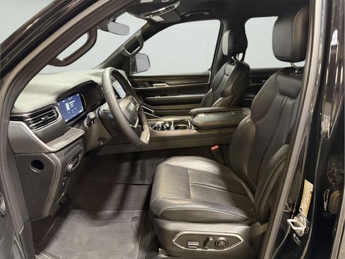 Used 2024 Jeep Wagoneer Series II w/ Flexible Seating Group image 13