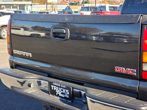 Used 2005 GMC Sierra 2500 SLT w/ Heavy-Duty Power Package image 13