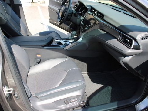 Used 2020 Toyota Camry XSE image 15