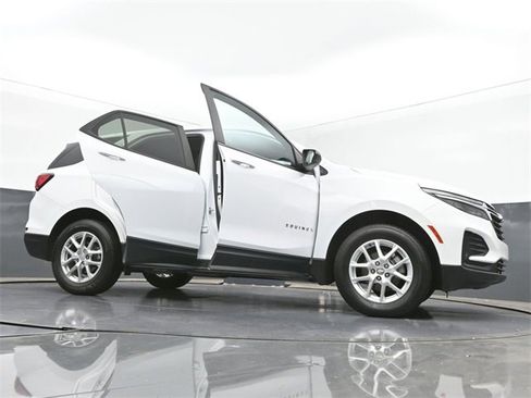 Used 2023 Chevrolet Equinox LS image 49