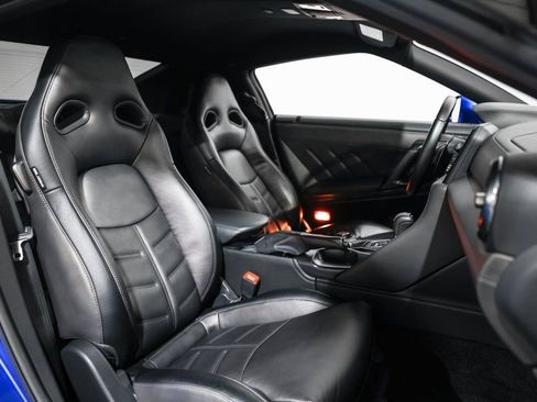Used 2021 Nissan GT-R Premium image 20