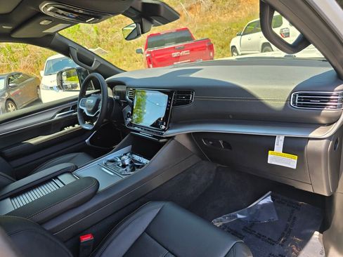New 2026 Jeep Grand Wagoneer 4WD image 28
