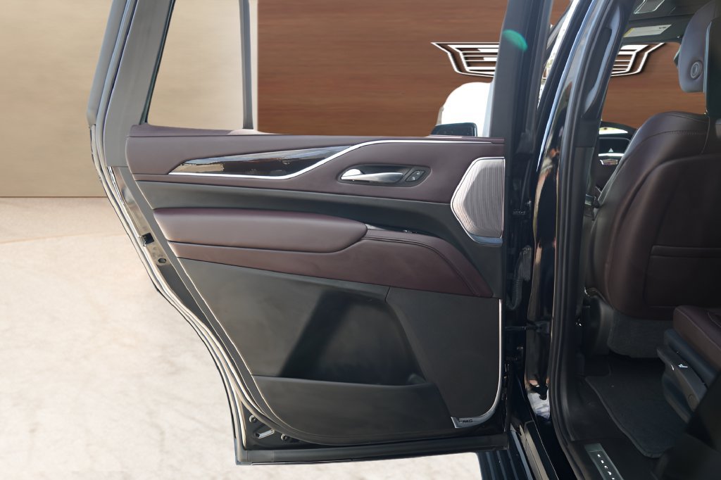 Used 2021 Cadillac Escalade Premium Luxury Platinum w/ LPO, Radiant Package AWD/4WD image 33