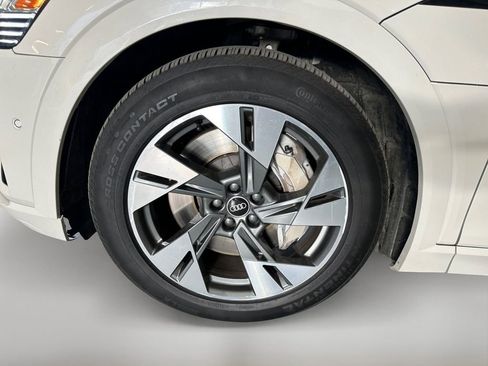 Used 2021 Audi e-tron Premium w/ Convenience Plus Package image 37