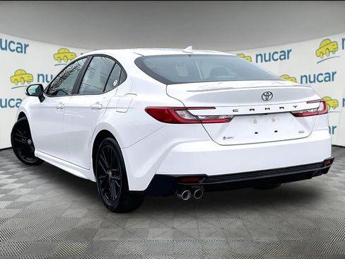 Used 2025 Toyota Camry SE image 4