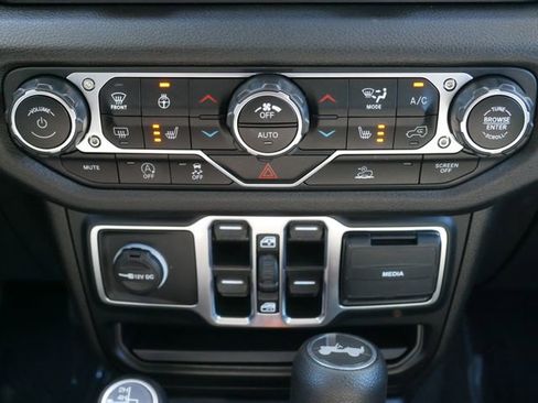 Used 2024 Jeep Wrangler Sport S image 18