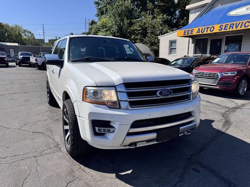 Used 2015 Ford Expedition Platinum image 2