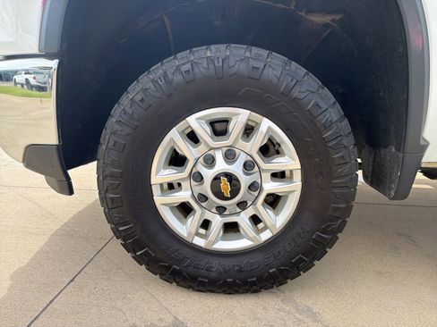 Used 2024 Chevrolet Silverado 2500 LT w/ Convenience Package AWD/4WD image 11