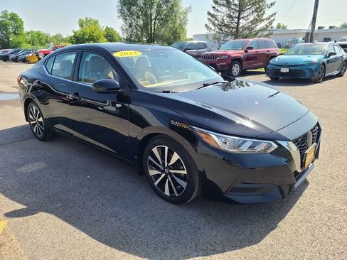 Used 2023 Nissan Sentra SV w/ SV Premium Package FWD image 4