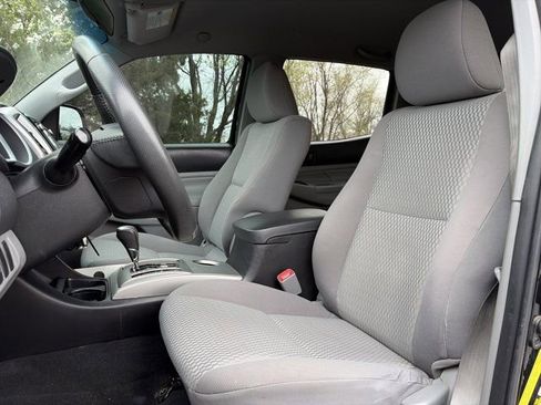 Used 2015 Toyota Tacoma PreRunner w/ SR5 Package image 13