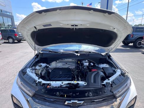 Used 2021 Chevrolet TrailBlazer RS w/ Sun and Liftgate Package FWD image 3