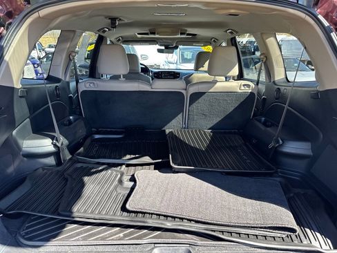 Used 2022 Honda Pilot Touring image 10
