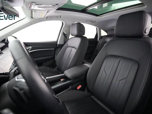 Used 2022 Audi e-tron Premium w/ Convenience Plus Package image 4