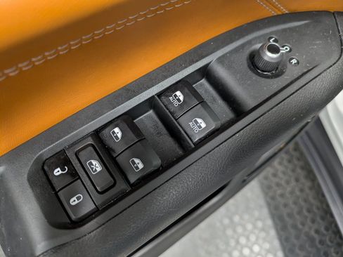 Used 2024 Jeep Compass Limited image 9