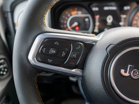 Used 2024 Jeep Wrangler Sahara image 21