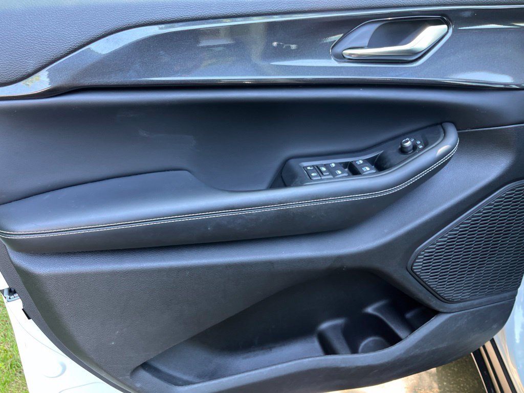 Used 2023 Jeep Grand Cherokee Altitude AWD/4WD image 17