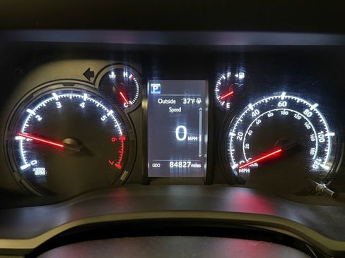 Used 2021 Toyota 4Runner SR5 AWD/4WD image 10