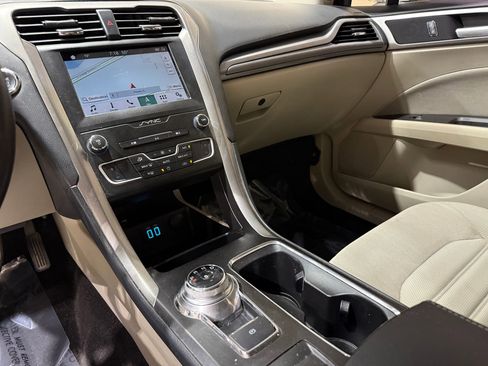 Used 2019 Ford Fusion SE image 23