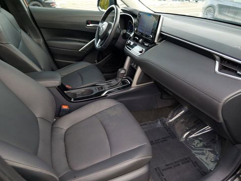 Used 2022 Toyota Corolla Cross XLE image 31