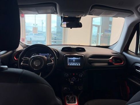 Used 2018 Jeep Renegade Trailhawk image 18