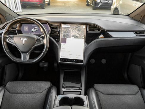 Used 2018 Tesla Model X 75D image 14