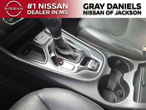 Used 2020 Jeep Cherokee Limited FWD image 19