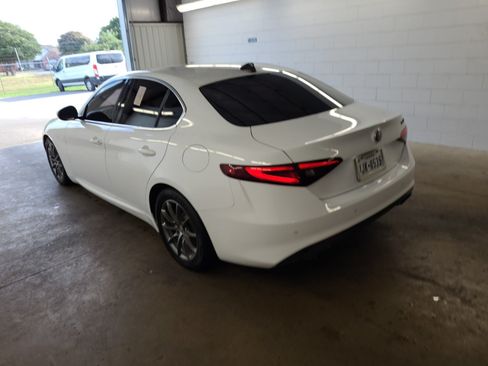 Used 2018 Alfa Romeo Giulia RWD image 2