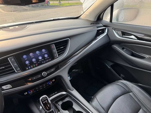 Used 2021 Buick Enclave Avenir w/ Avenir Technology Package AWD/4WD image 2