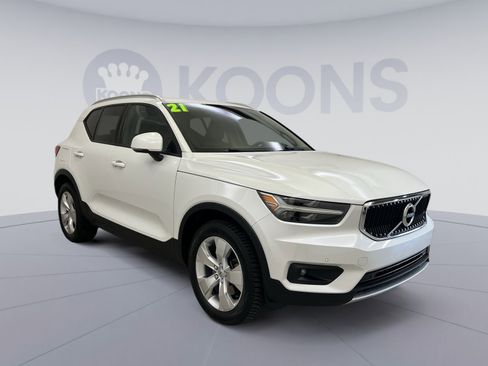 Used 2021 Volvo XC40 T5 Momentum w/ Premium Package image 8