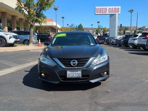 Used 2017 Nissan Altima 2.5 SV image 2