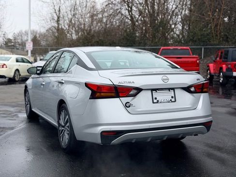 Used 2024 Nissan Altima 2.5 SV image 4