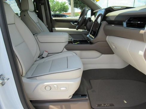 Used 2026 GMC Yukon Denali w/ Sun & Power Step Package AWD/4WD image 10